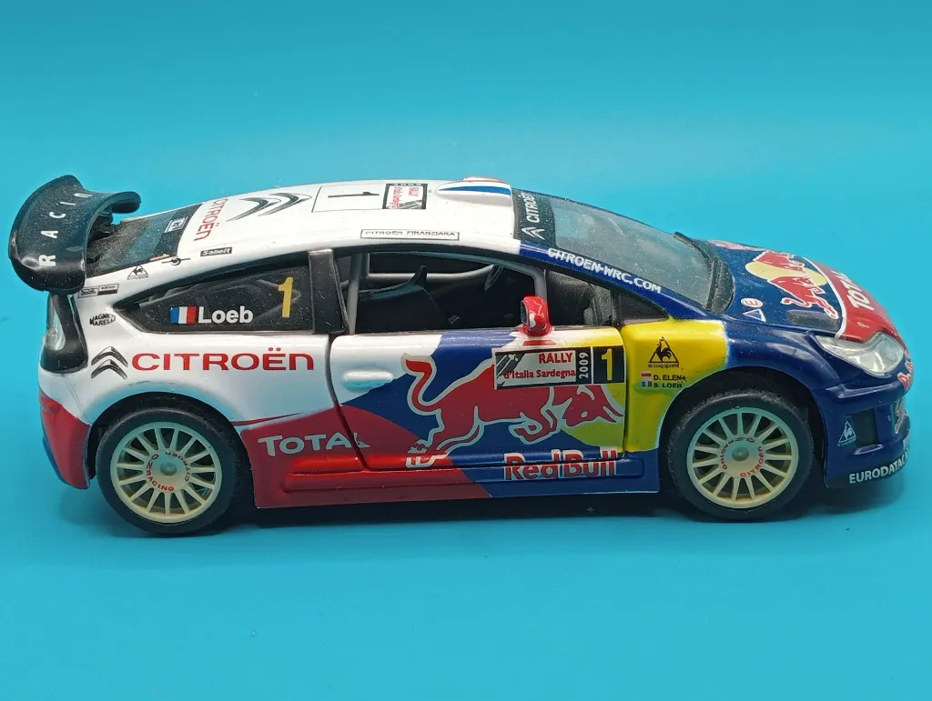 Bburago Citroën C4 WRC 1/32 – Loeb/Elena Rallye Italie 2009, miniature de collection