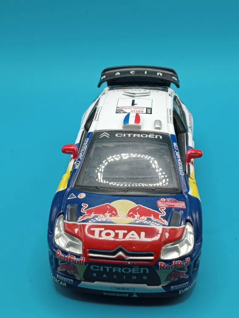 Bburago Citroën C4 WRC 1/32 – Loeb/Elena Rallye Italie 2009, miniature de collection