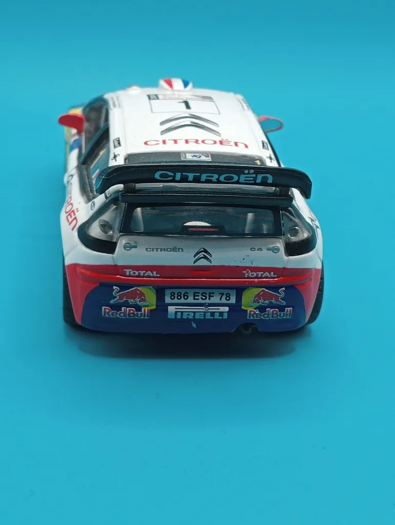 Bburago Citroën C4 WRC 1/32 – Loeb/Elena Rallye Italie 2009, miniature de collection