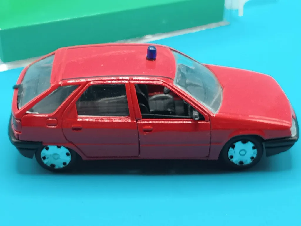 Citroën ZX Solido 1:43 – Miniature rouge avec gyrophare, made in France