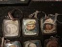 Lot de 11 porte-clés BN “Course à l’Espace” – cosmonautes et satellite vintage illustrés