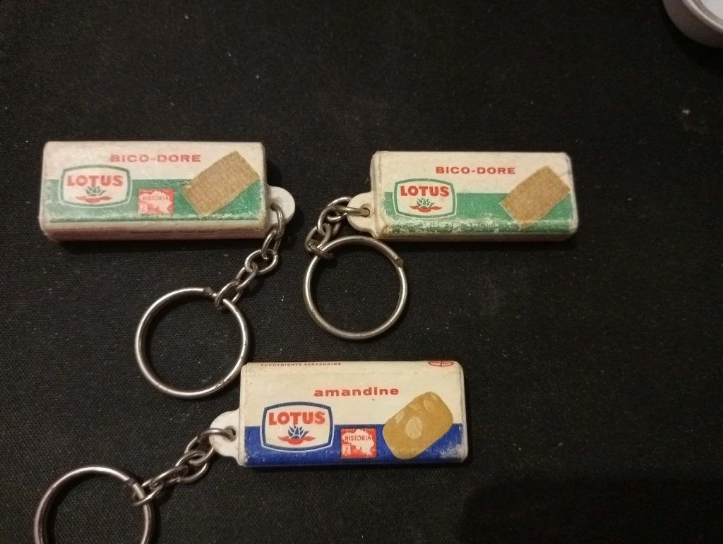 Lot 3 porte-clés publicitaires Lotus – Bico-Doré & Amandine – Vintage années 60