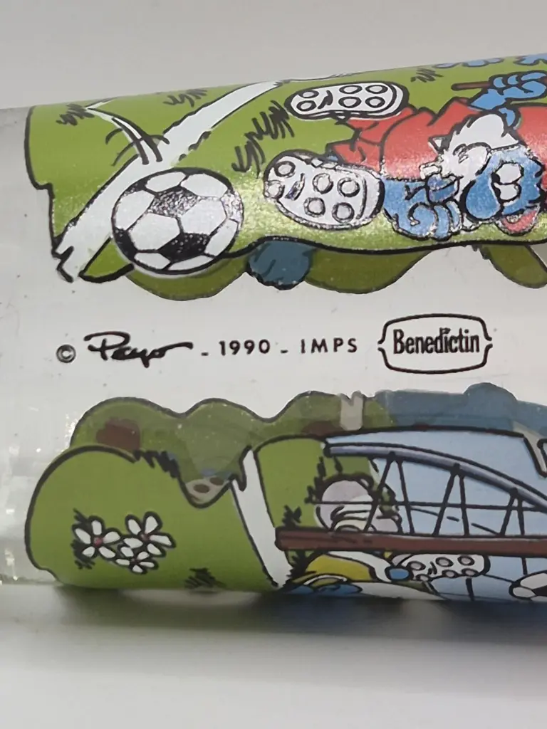 Verre schtroumpfs Bénédictin 1990 - match de football