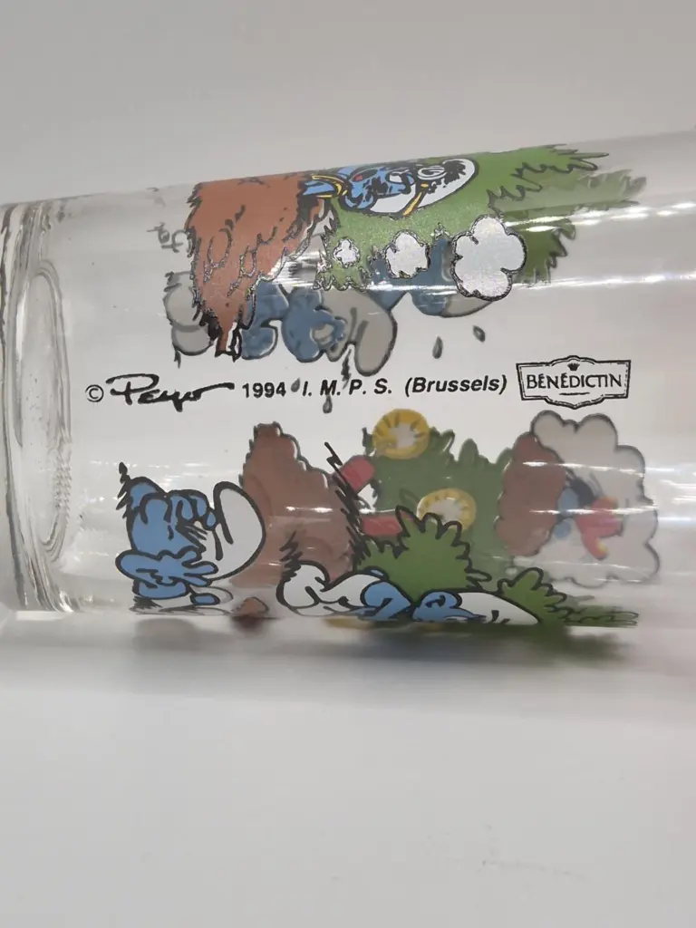 Verre schtroumpfs Bénédictin 1994 - explosion d'un trou de taupe