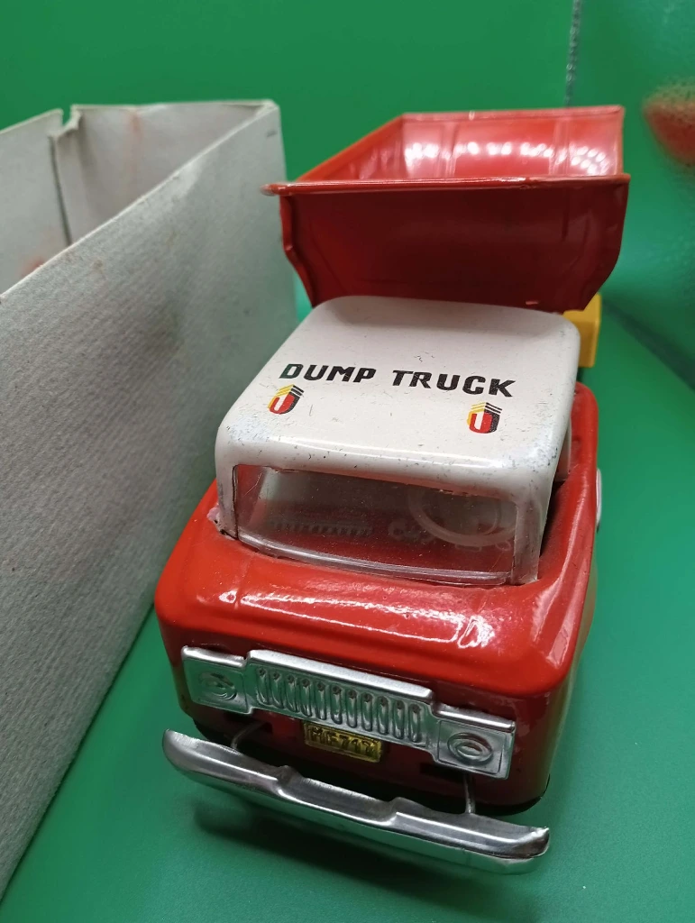 Camion benne vintage B.T.I. MF 185 – Friction, fer blanc, CE