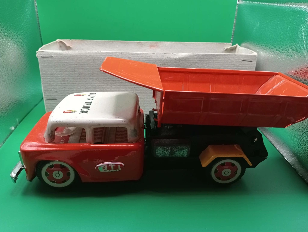 Camion benne vintage B.T.I. MF 185 – Friction, fer blanc, CE
