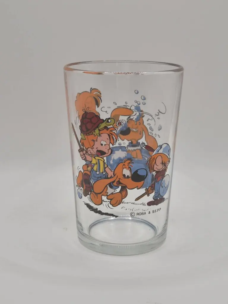 Verre Boule et Bill - Bill prend un bain et joue au chevalier