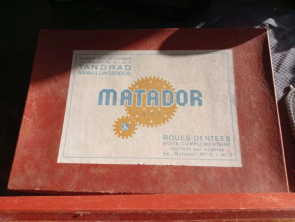 Lot Matador vintage 1940-1960 – Boîtes, livrets, roues dentées + 6 sachets pièces offerts