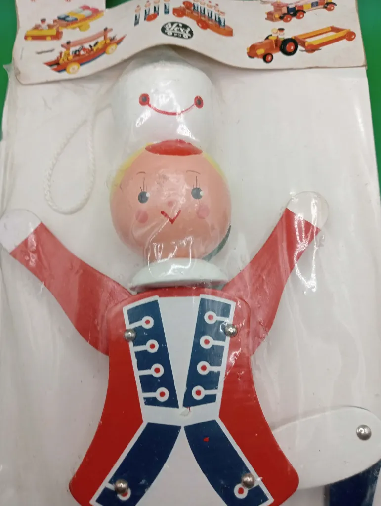 Jouet vintage Sevi 1831 – Soldat articulé à ficelle (1975–1990)