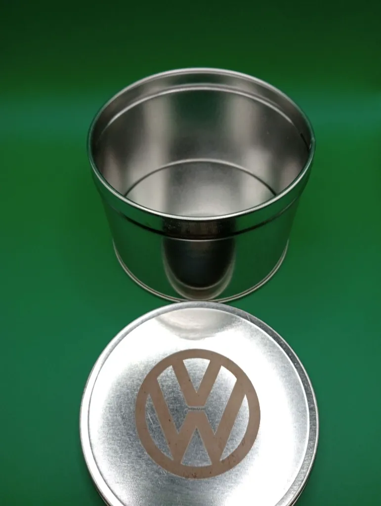 Boîte argentée Volkswagen – Vide, 6,5 × 9,5 cm
