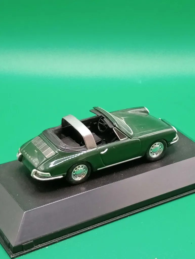Porsche 911 Targa (1965) — modèle 1/43 en métal