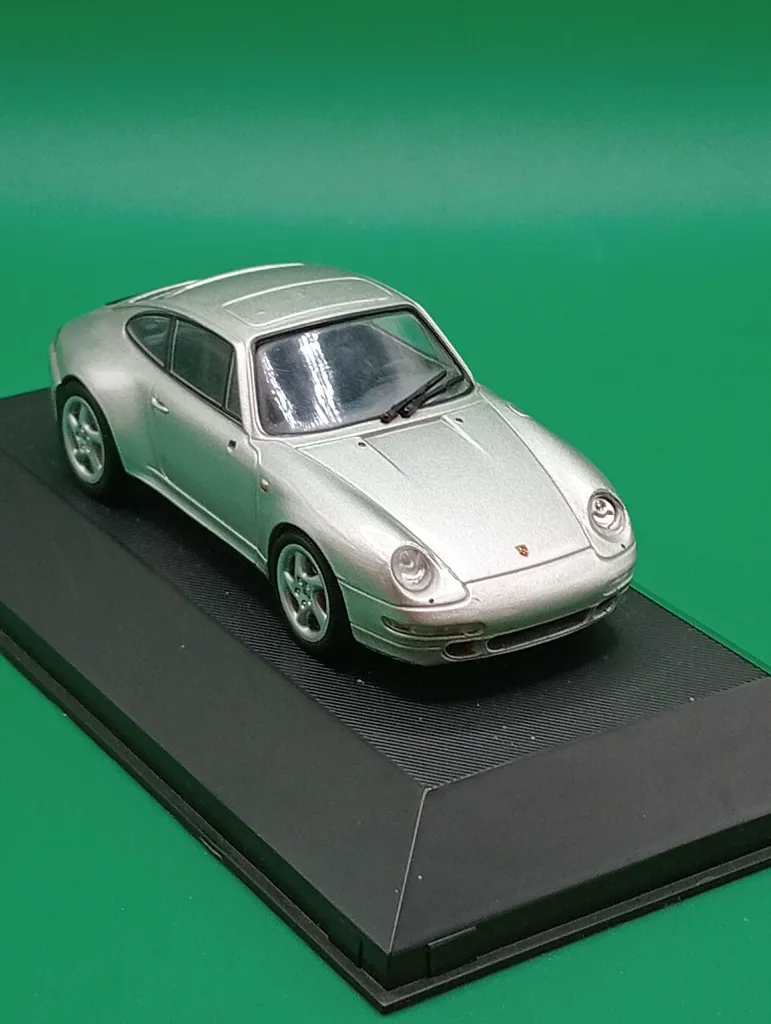 Porsche 911 Carrera 4S (1995) — modèle 1/43 die-cast