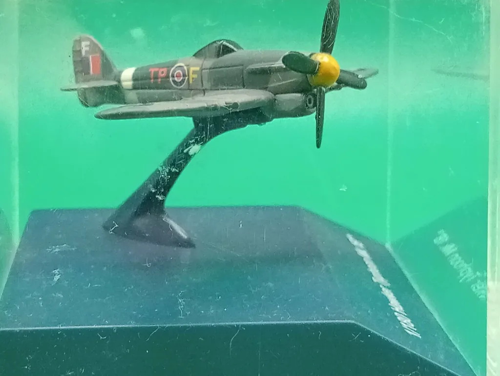 Hawker Typhoon Mk.IB — avion miniature 1/180