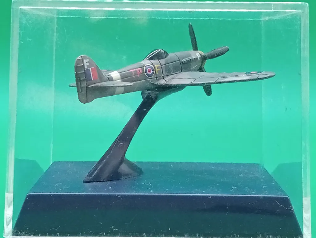 Hawker Typhoon Mk.IB — avion miniature 1/180