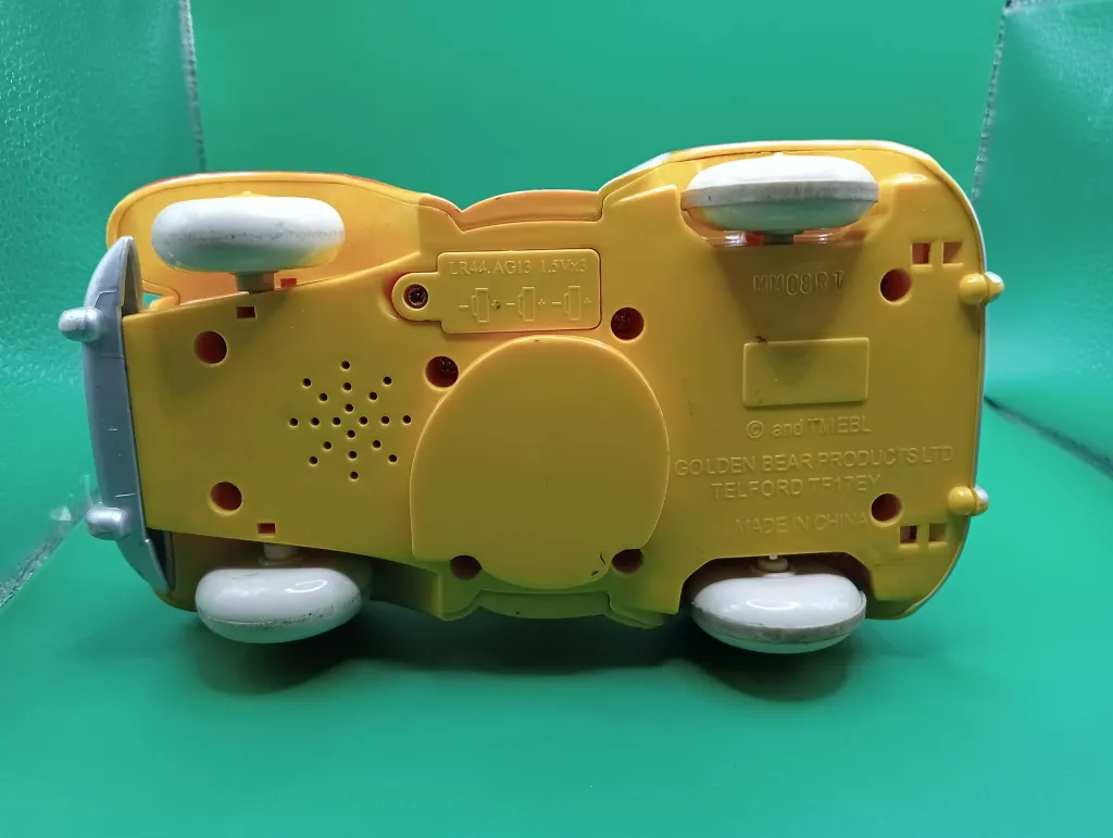Noddy – Voiture jaune (Golden Bear) à piles, 18 × 10 cm