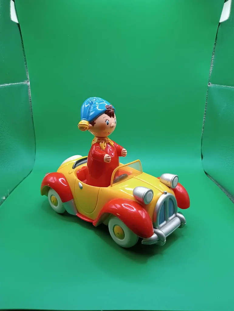Noddy – Voiture jaune (Golden Bear) à piles, 18 × 10 cm