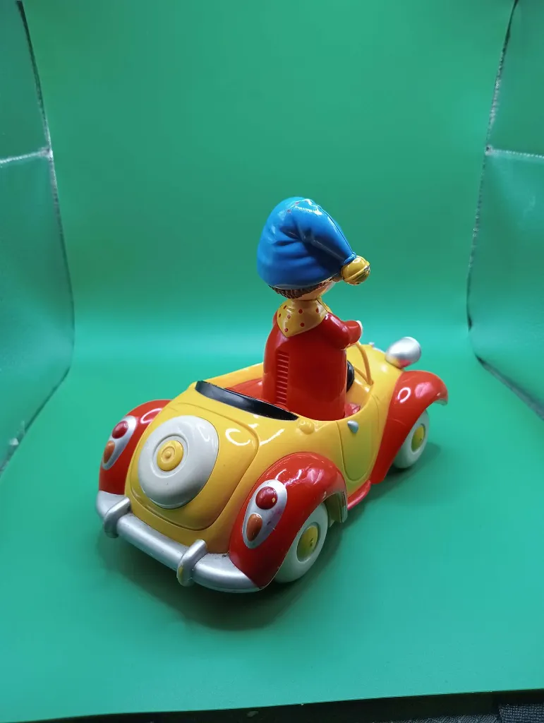 Noddy – Voiture jaune (Golden Bear) à piles, 18 × 10 cm