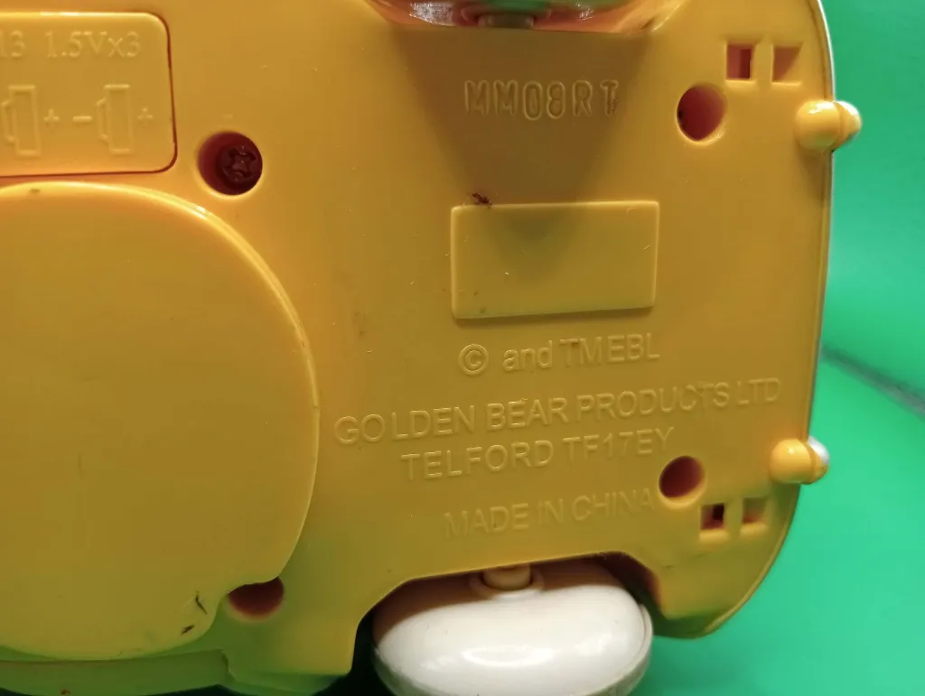 Noddy – Voiture jaune (Golden Bear) à piles, 18 × 10 cm
