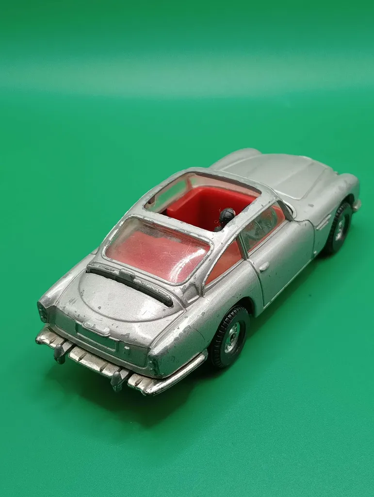 Corgi 007 Aston Martin DB5 — die‑cast vintage (GB)