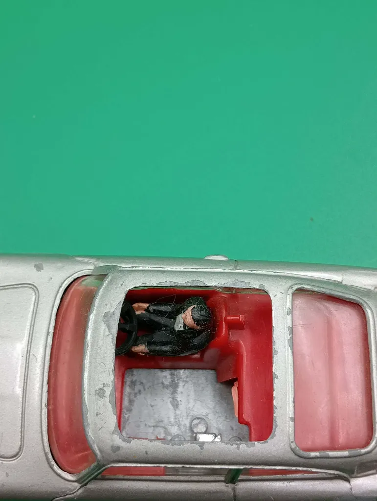 Corgi 007 Aston Martin DB5 — die‑cast vintage (GB)