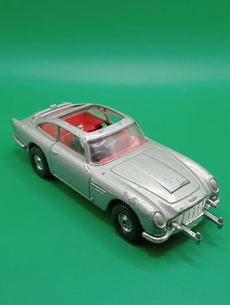 Corgi 007 Aston Martin DB5 — die‑cast vintage (GB)