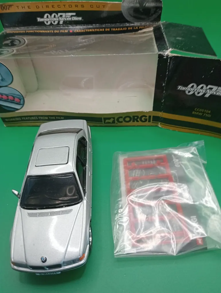 James Bond 007 – BMW 750i Corgi.webp