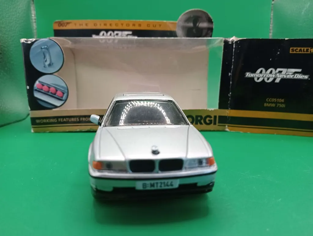 James Bond 007 – BMW 750i Corgi.webp
