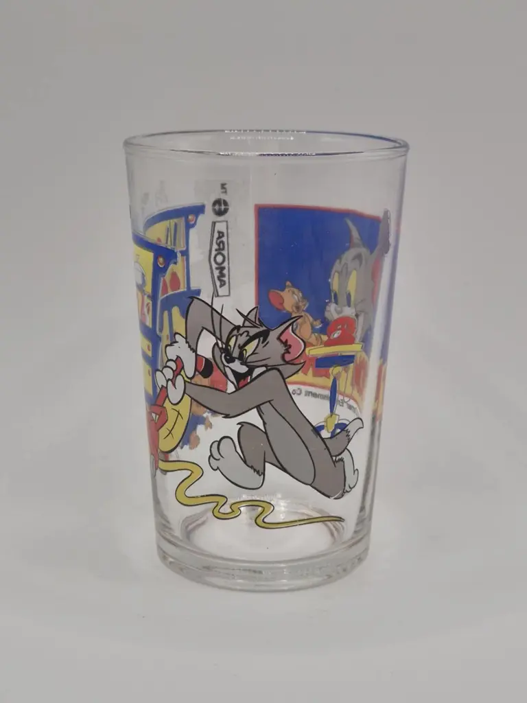 Verre Tom et Jerry Amora - Tom veut aspirer Jerry