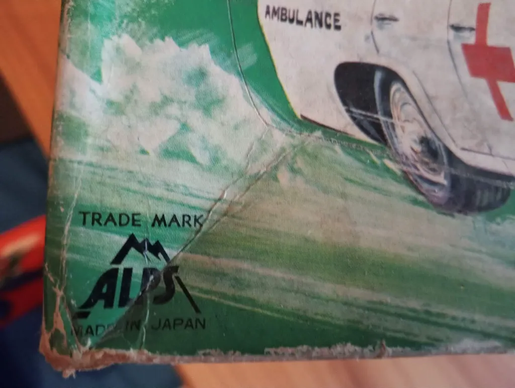 Jouet vintage ALPS, ambulance à piles, Made in Japan
