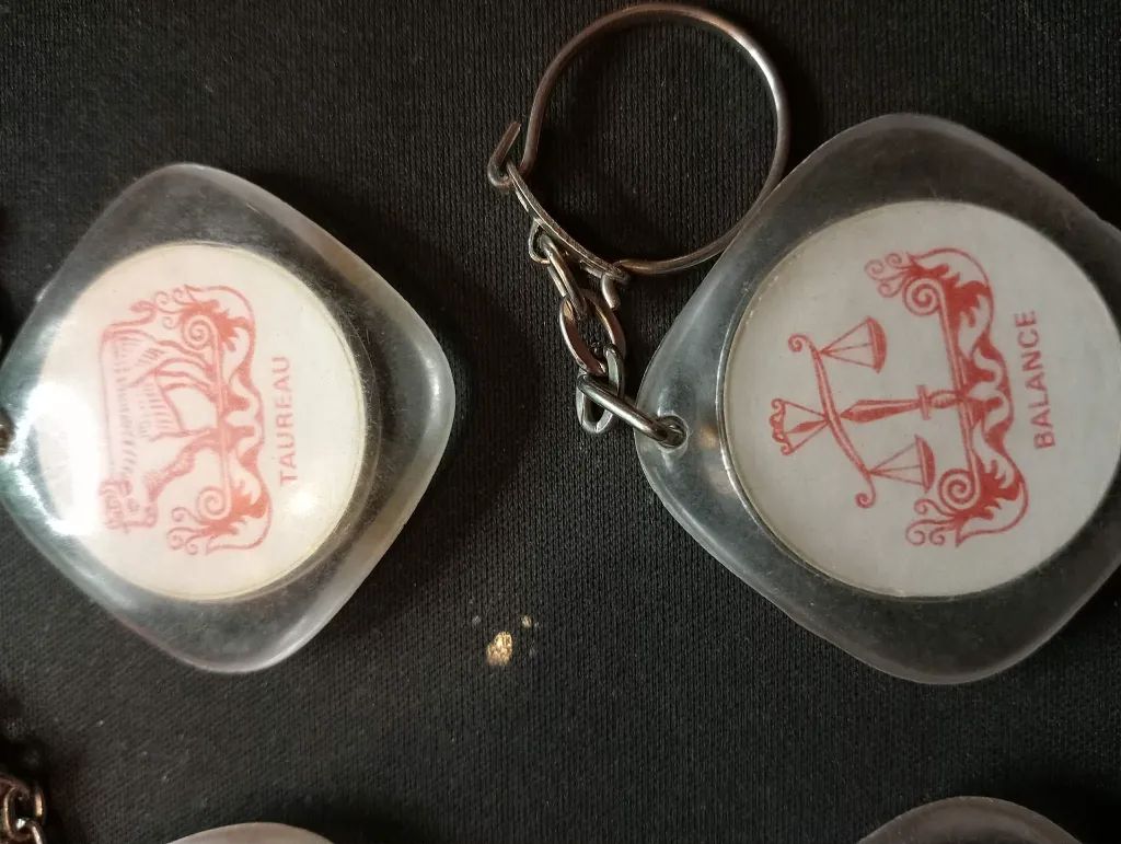 8 porte-clés astrologie.webp