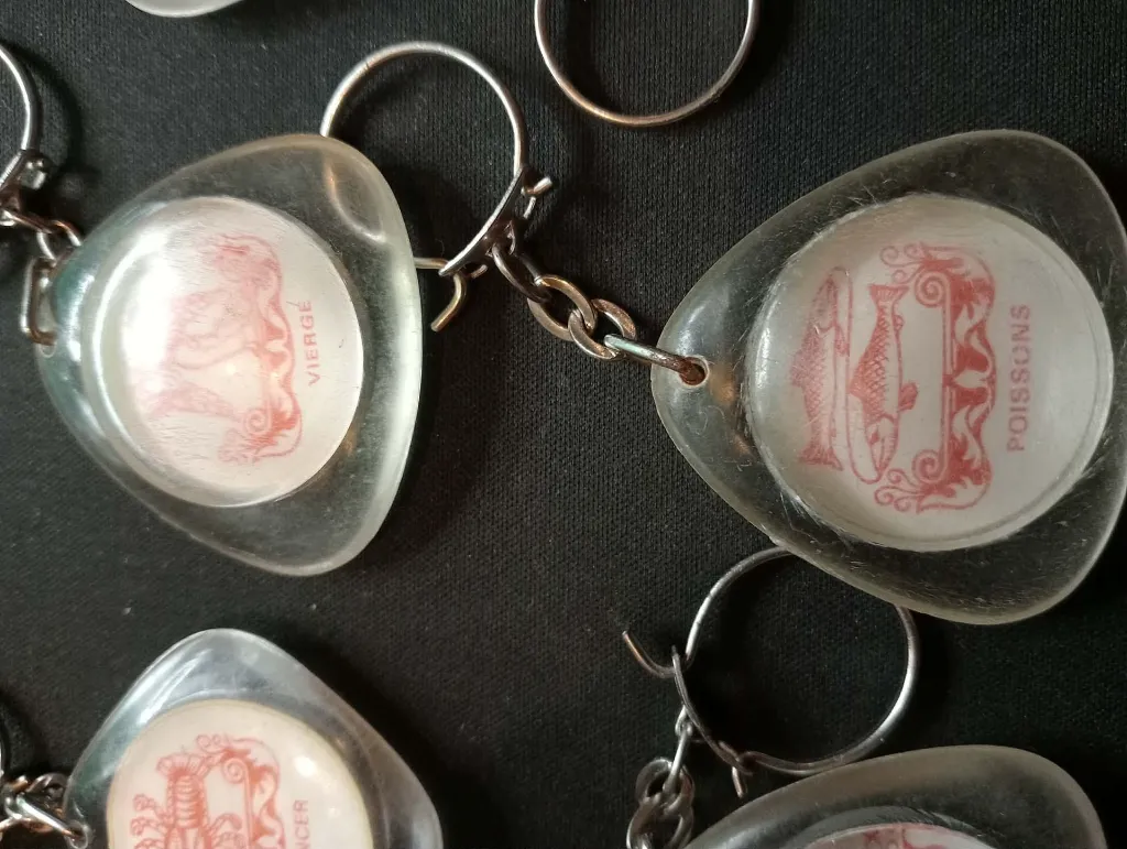 8 porte-clés astrologie.webp