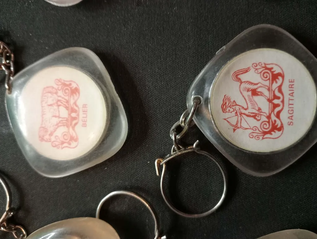 8 porte-clés astrologie.webp