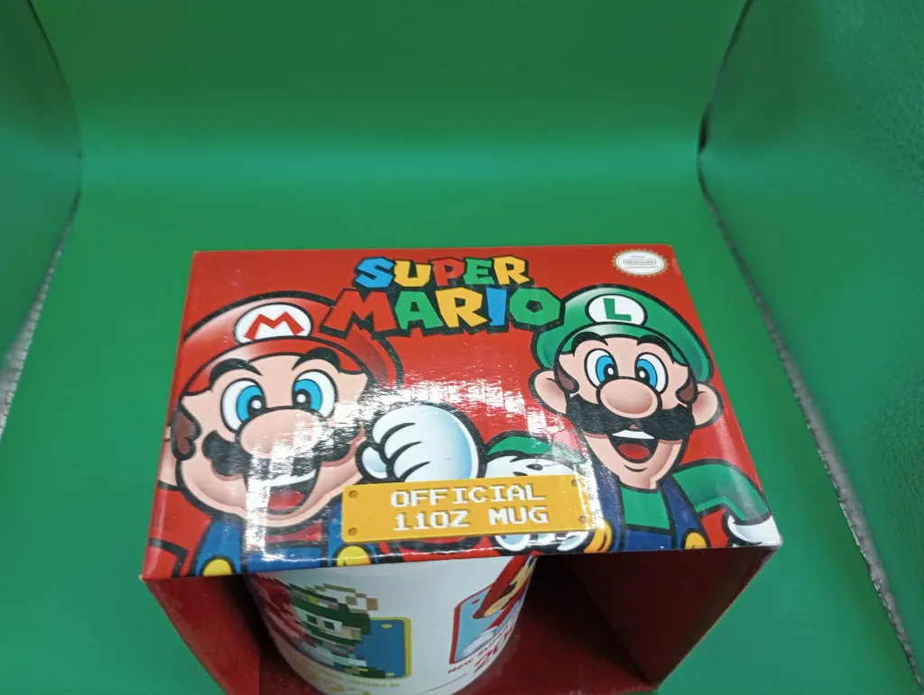 Mug Super Mario (1987–2006) — rétro gaming — dans sa boîte
