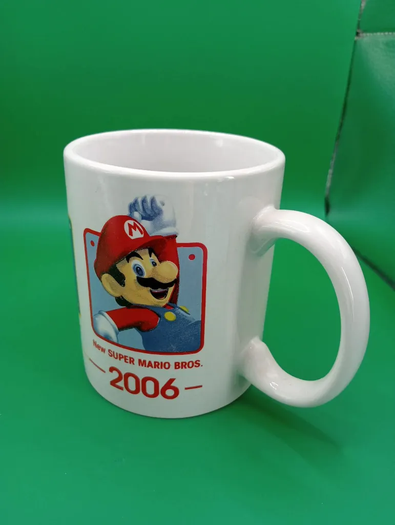 Mug Super Mario (1987–2006) — rétro gaming — dans sa boîte