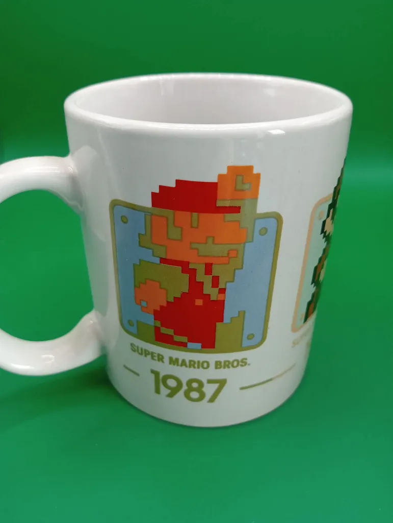 Mug Super Mario (1987–2006) — rétro gaming — dans sa boîte