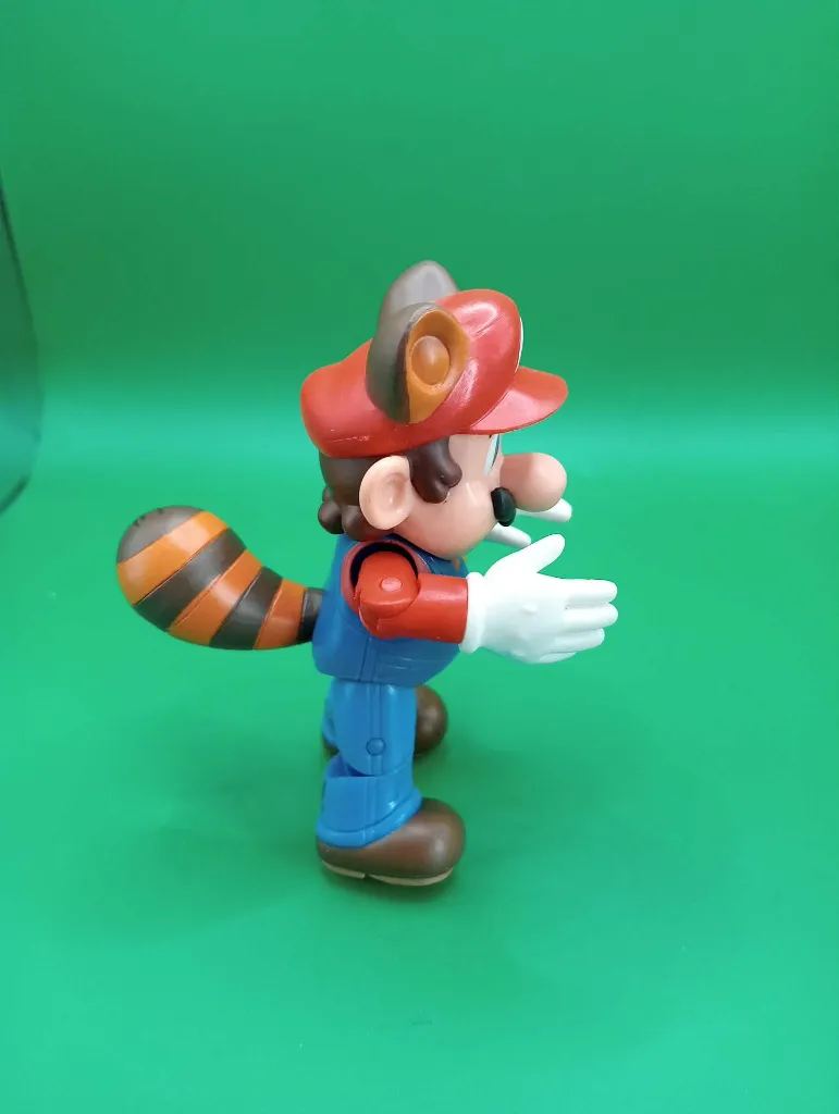 Figurine Mario Tanooki.webp