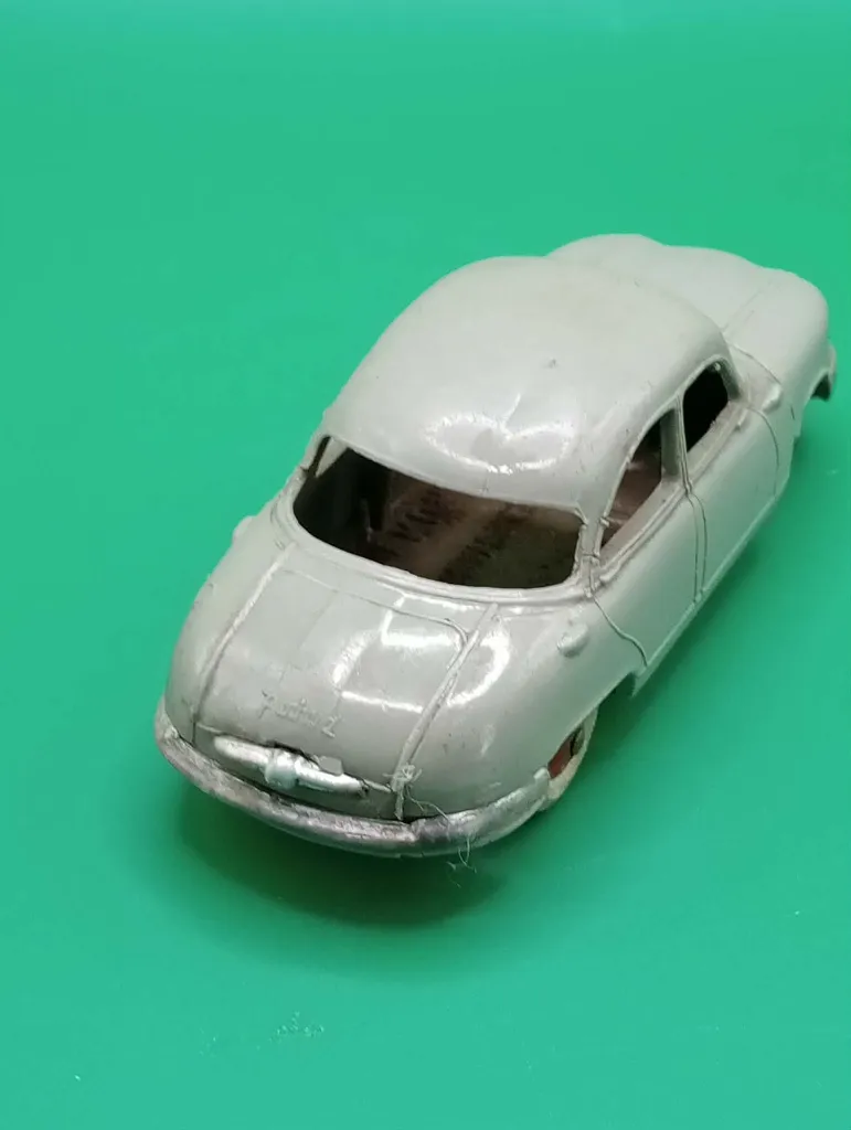 Panhard Dyna Norev.webp