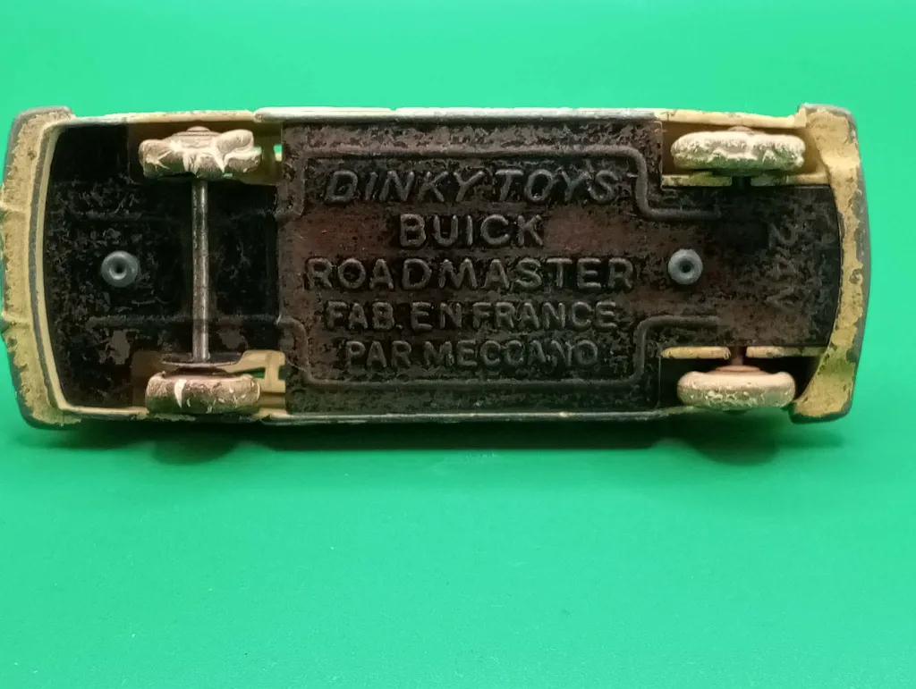 Buick Roadmaster Dinky Toys.webp