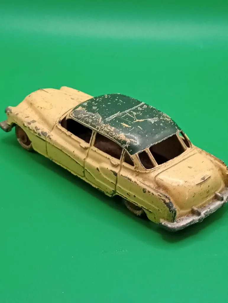 Buick Roadmaster Dinky Toys.webp