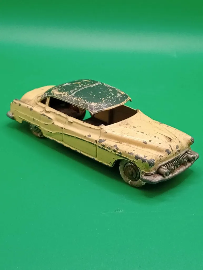Buick Roadmaster Dinky Toys.webp