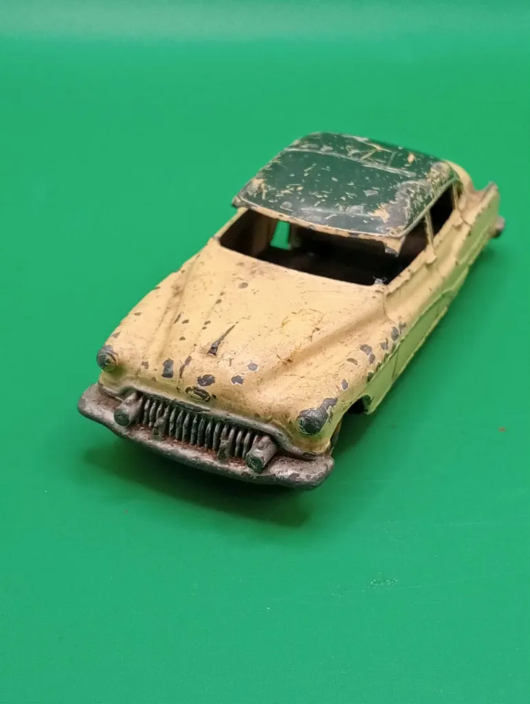 Buick Roadmaster Dinky Toys.webp