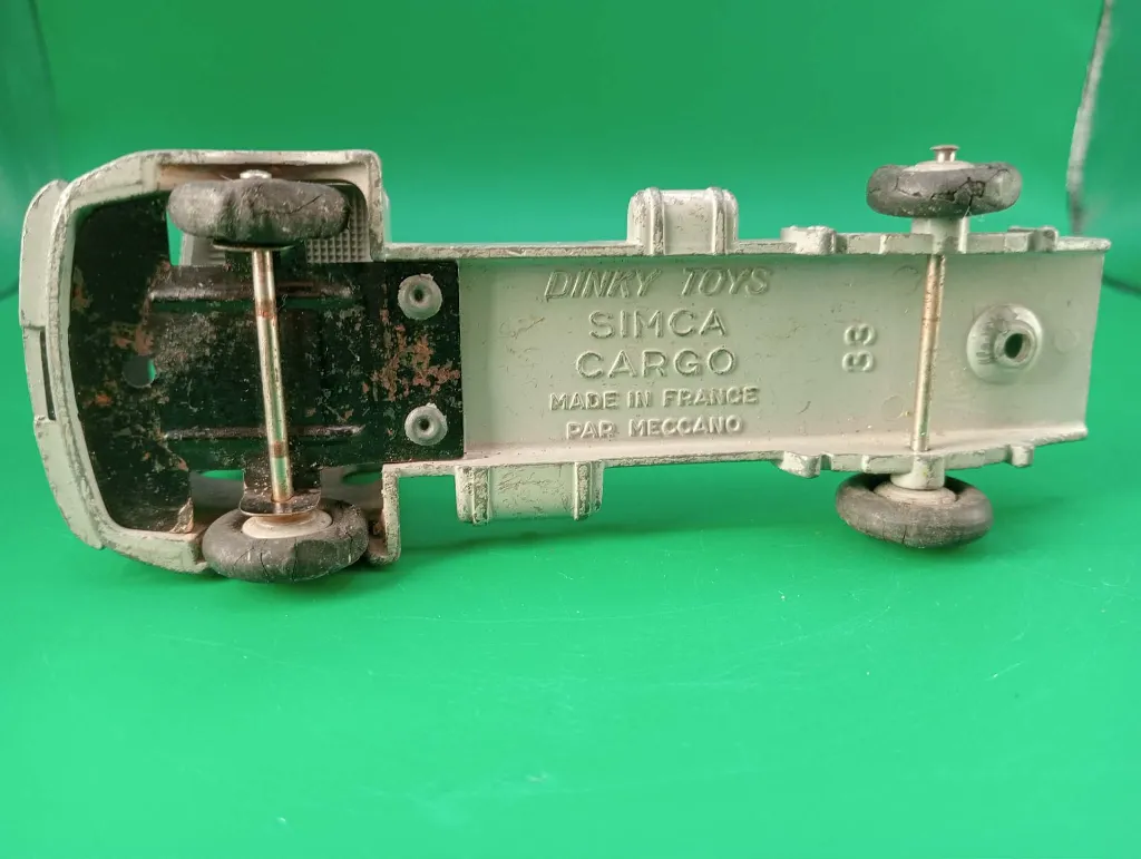 Dinky Toys Simca Cargo n°33.webp
