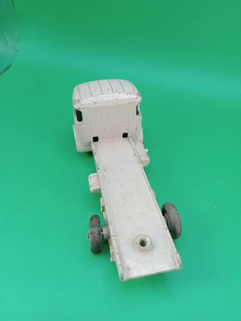 Dinky Toys Simca Cargo n°33.webp