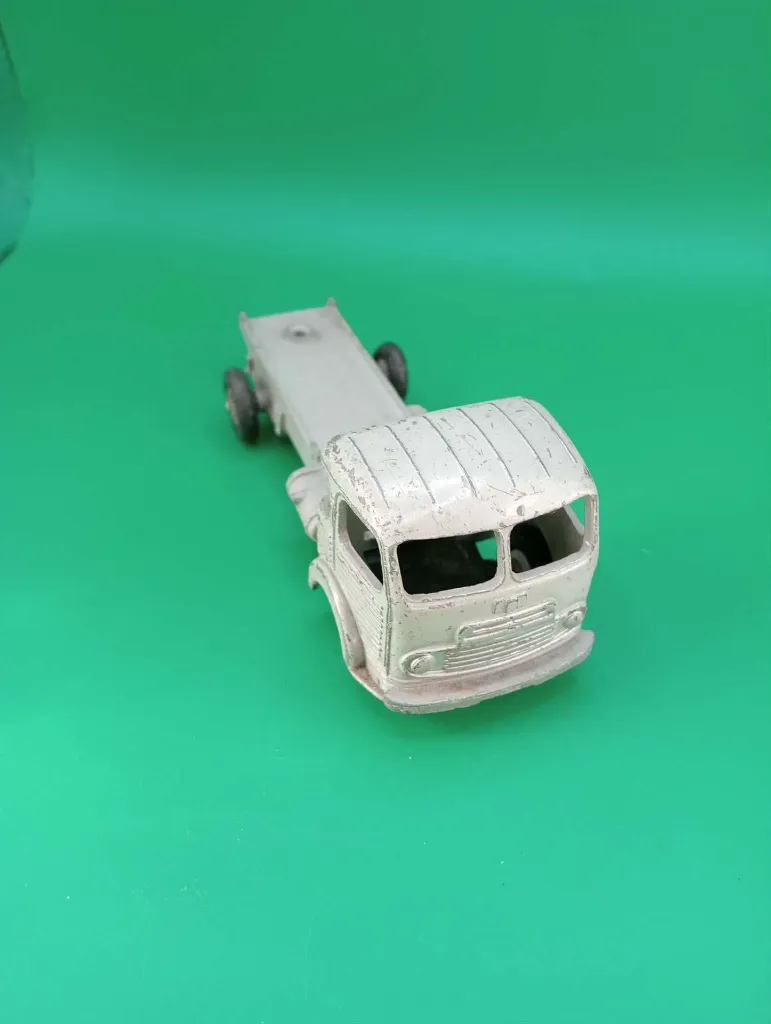 Dinky Toys Simca Cargo n°33.webp