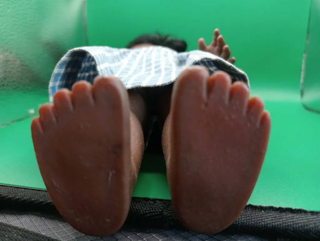 Poupée rétro au teint chocolat.webp