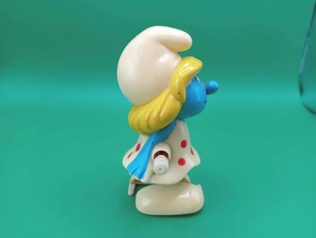 Schtroumpfette à remontoir.webp