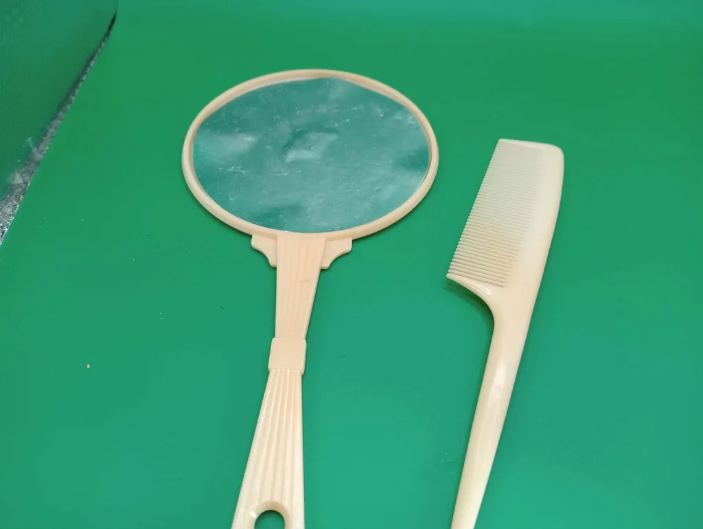 Miroir & peigne Schtroumpfs.webp