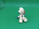 Bébé Schtroumpf au hochet.webp