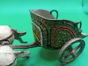 Chariot ancien en métal peint – J. Hill & Co England – avec deux chevaux (défauts)