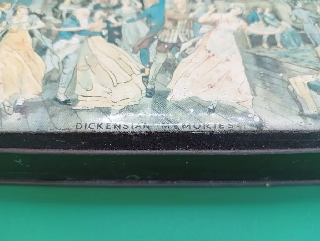 Boîte Thorntons “Dickensian Memories” – Toffee tin vintage – 19×11×4 cm